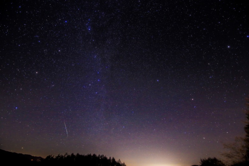 楽ギフ のし宛書 Led メテオスター 流れ星 カーテン ライト 流星 流星群の流れ星を再現 迫力満点の星空が空を覆いつくします 13年新作 送料無料 大人気 イルミネーション クリスマス Led 大人気 大人気 エクステリア